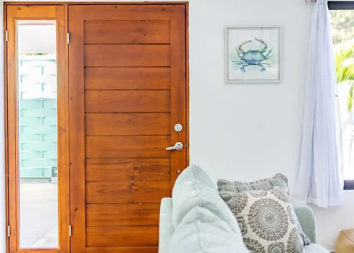 Ultramodern Townhome With An Inviting Coastal Design And Lush Outdoor Oasis With A Private Pool Holiday home