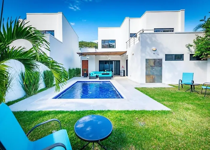 Ultramodern Townhome With An Inviting Coastal Design And Lush Outdoor Oasis With A Private Pool * Playa Flamingo