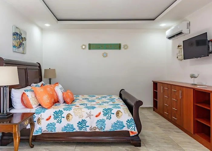 Holiday home Ultramodern Townhome With An Inviting Coastal Design And Lush Outdoor Oasis With A Private Pool