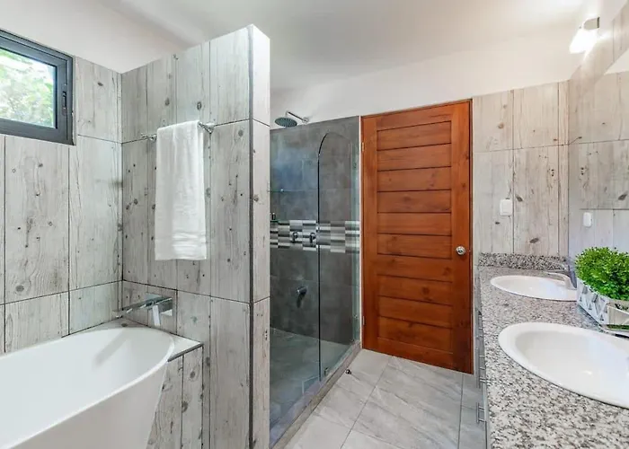 Ultramodern Townhome With An Inviting Coastal Design And Lush Outdoor Oasis With A Private Pool Playa Flamingo