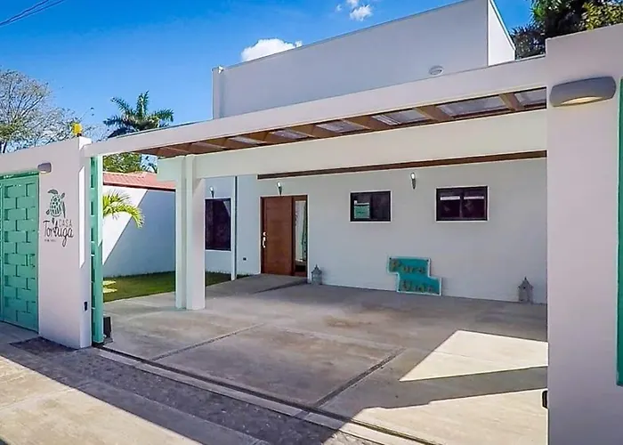 Ultramodern Townhome With An Inviting Coastal Design And Lush Outdoor Oasis With A Private Pool Holiday home