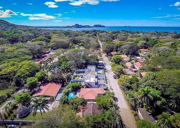 Ultramodern Townhome With An Inviting Coastal Design And Lush Outdoor Oasis With A Private Pool Holiday home *